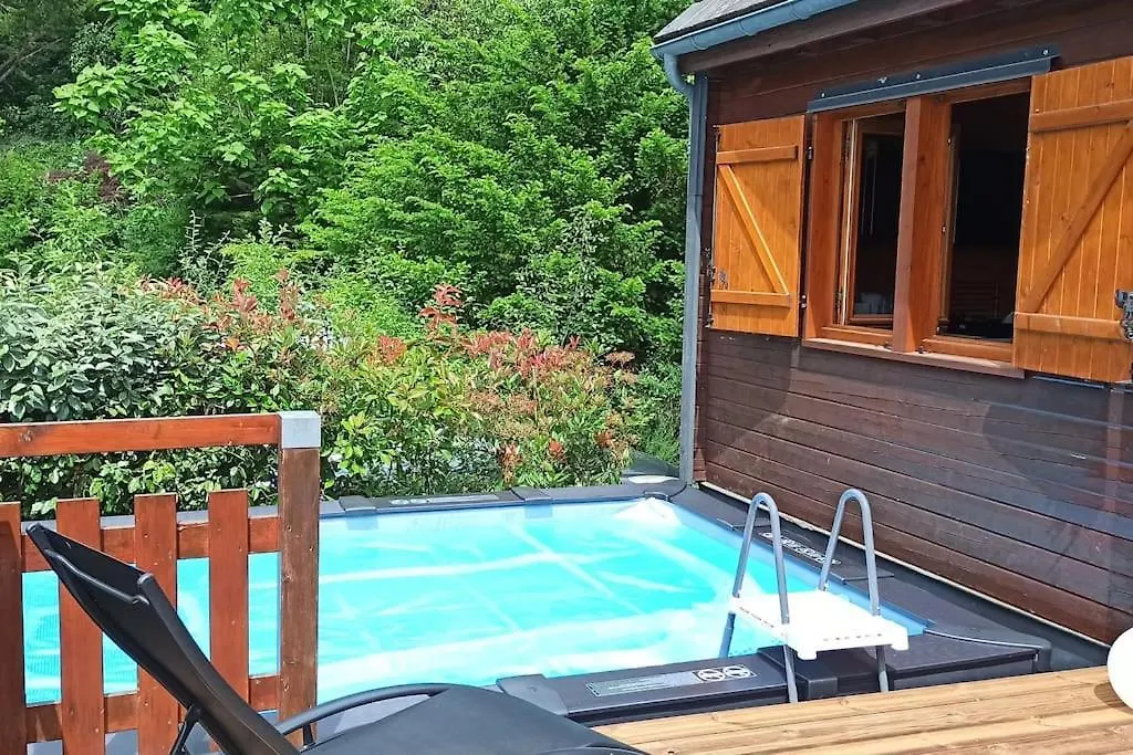 Le Chalet du Lac: Seasonal Spa Retreat with Private Pool Beaulieu