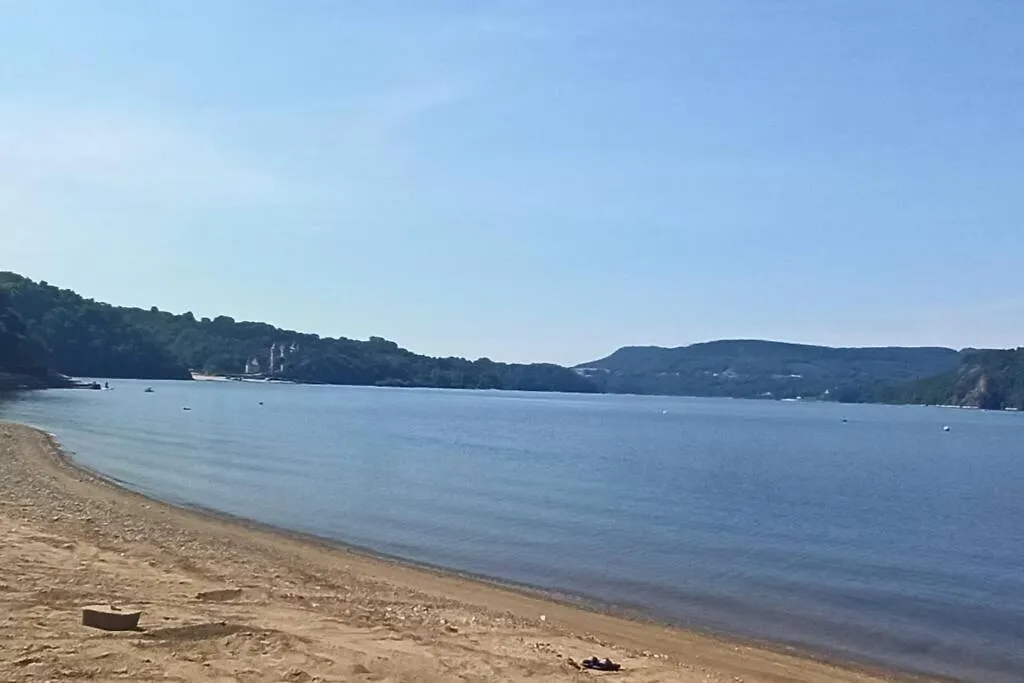 Le Chalet du Lac: Seasonal Spa Retreat with Private Pool Beaulieu  0*, Beaulieu (Cantal) France