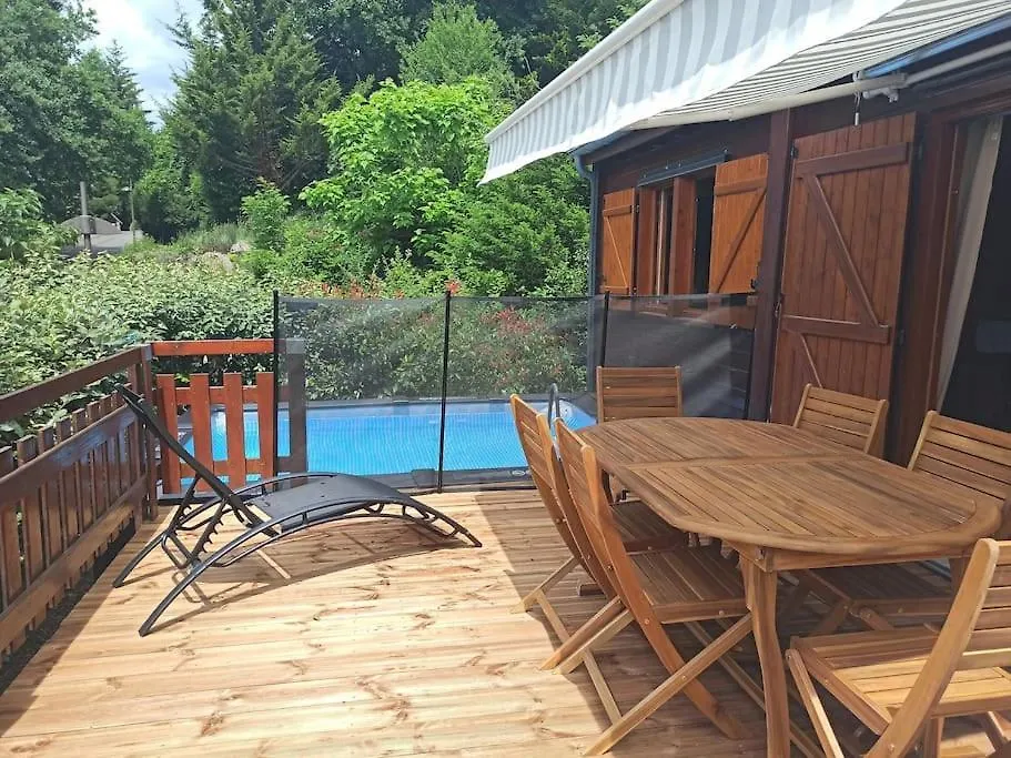 Le Chalet du Lac: Seasonal Spa Retreat with Private Pool Beaulieu  Beaulieu (Cantal)