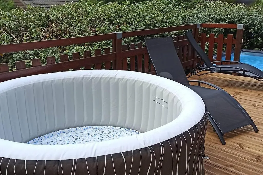 Le Chalet du Lac: Seasonal Spa Retreat with Private Pool Beaulieu   Beaulieu (Cantal)