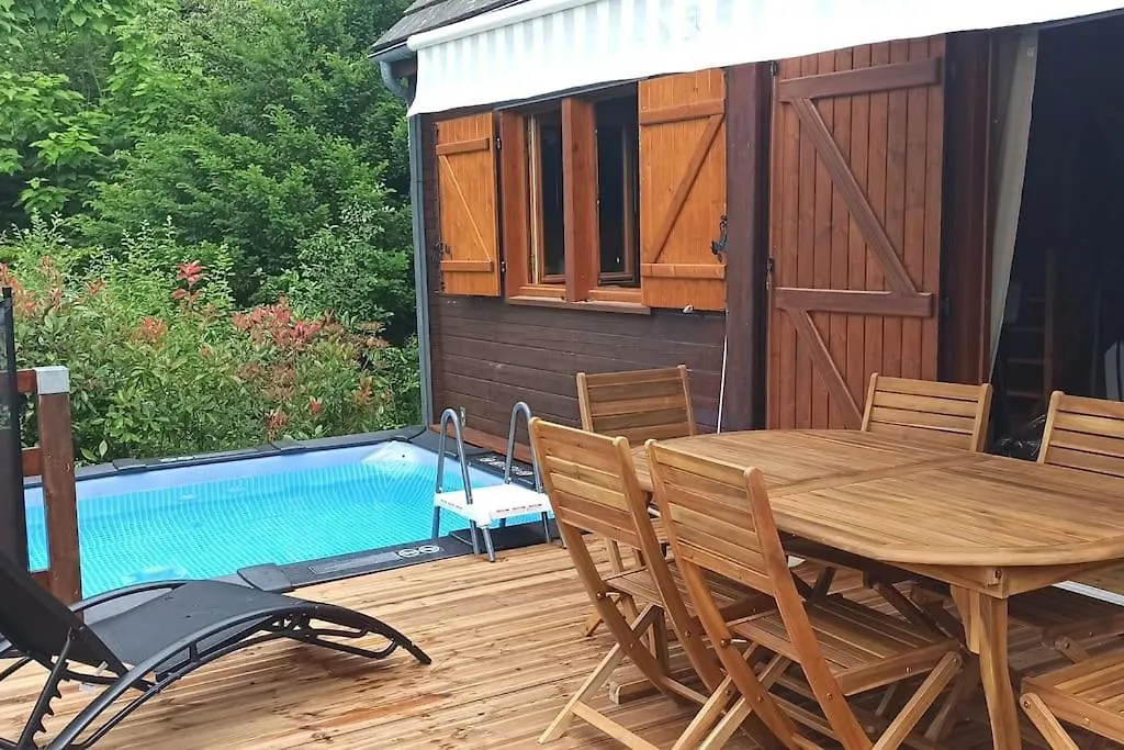 Le Chalet du Lac: Seasonal Spa Retreat with Private Pool Beaulieu   Beaulieu (Cantal)